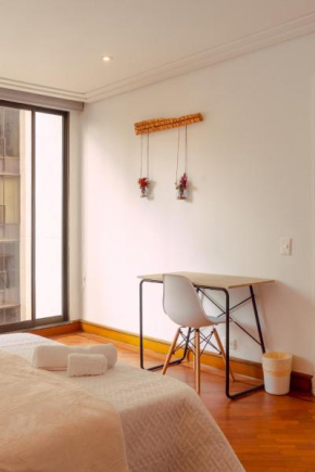 Amplia habitacion con baño compartido Poblado-B12